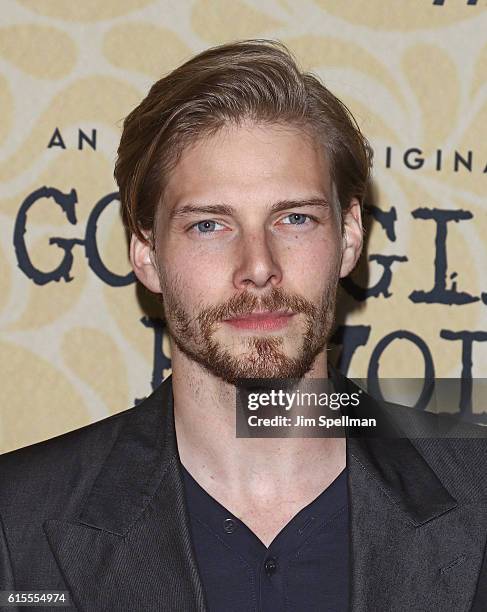 Actor Hunter Parrish attends the "Good Girls Revolt" New York screening at the Joseph Urban Theater at Hearst Tower on October 18, 2016 in New York...