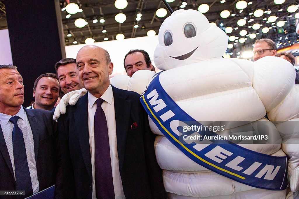 Les Republicains' Party Member And Mayor Of Bordeaux Alain Juppe Visits 'Mondial De L'Automobile' - Paris Motorshow 2016