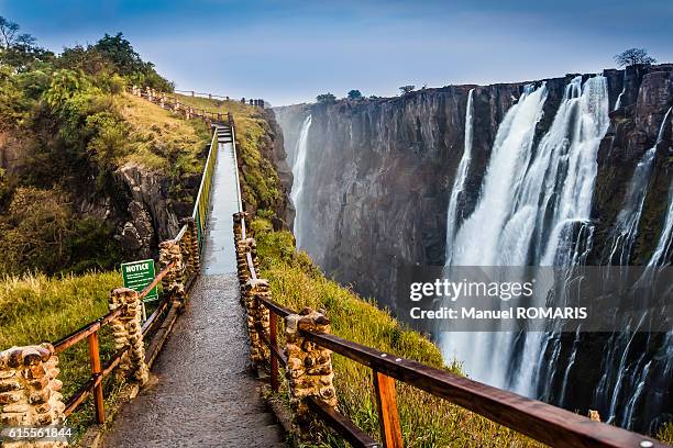 victoria falls, from the zambian side - zambia foto e immagini stock