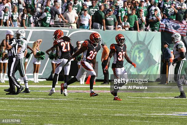 Cornerback Josh Shaw of the Cincinnati Bengals has an Interception against the New York Jets on September 11, 2016 at MetLife Stadium in East...