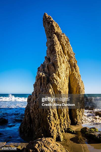 beautiful lone rock on the beach - malibu beach stockfoto's en -beelden