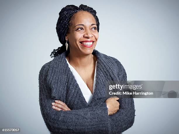 portrait of mature female with arms crossed - portrait grey background confidence foto e immagini stock