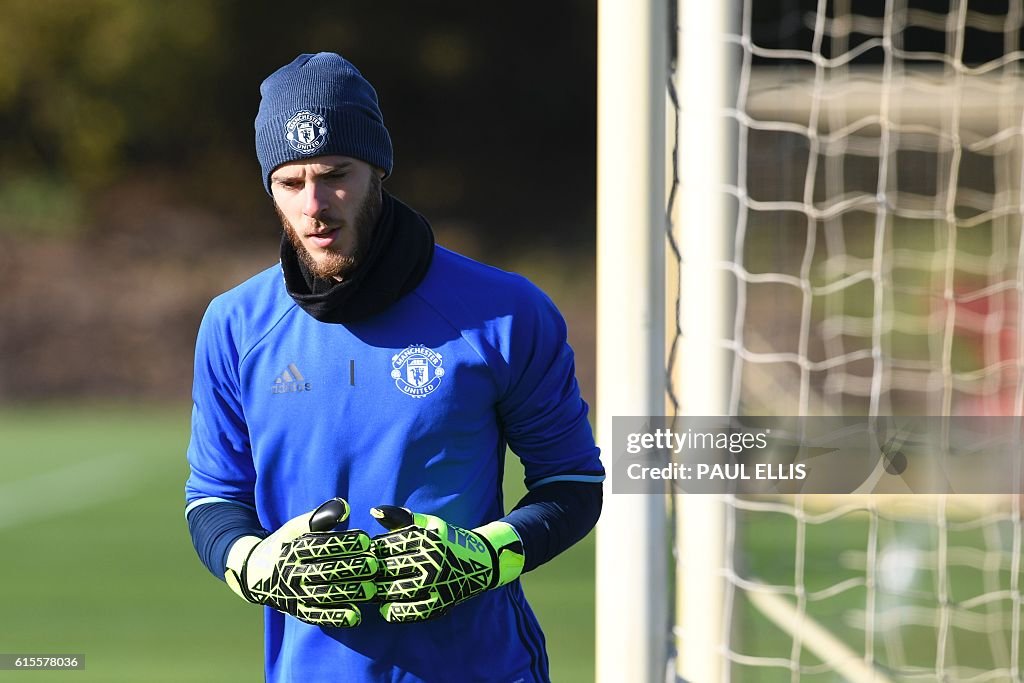 FBL-EUR-C3-MAN UTD-FENERBAHCE-TRAINING