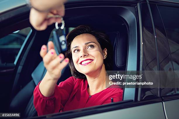 car dealer gives car keys to the businesswoman - vehicle key stockfoto's en -beelden