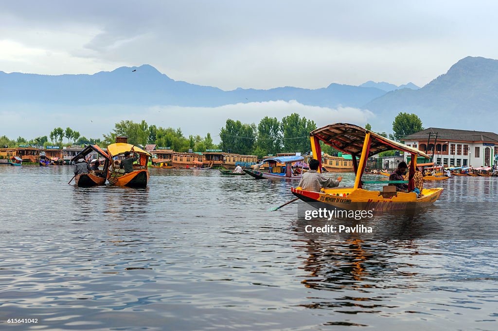 Shikara Boote auf dem Lake Dal Srinagar, Indien
