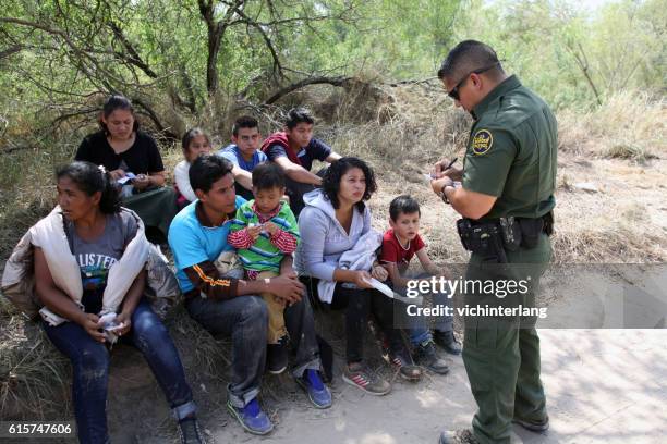 border patrol, rio grande valley, texas, sept. 21, 2016 - illegale immigrant stockfoto's en -beelden