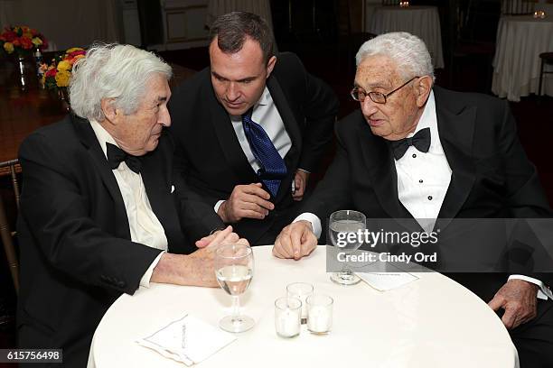 Award recipient James D. Wolfensohn, Greg Kelly, and Former United States Secretary of State and honorary NCAFP Co-Chairman Henry A. Kissinger attend...