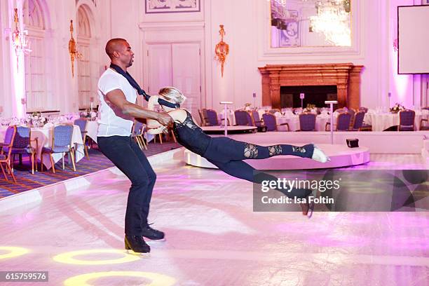 French figure scater Yannick Bonheur and german figure scater Annette Dytrt perform at the 'Holiday on Ice' gala at Hotel Atlantic on October 19,...