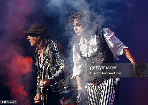 Singer-songwriter Alice Cooper performs onstage at Queen Elizabeth Theatre on October 19, 2016 in Vancouver, Canada.