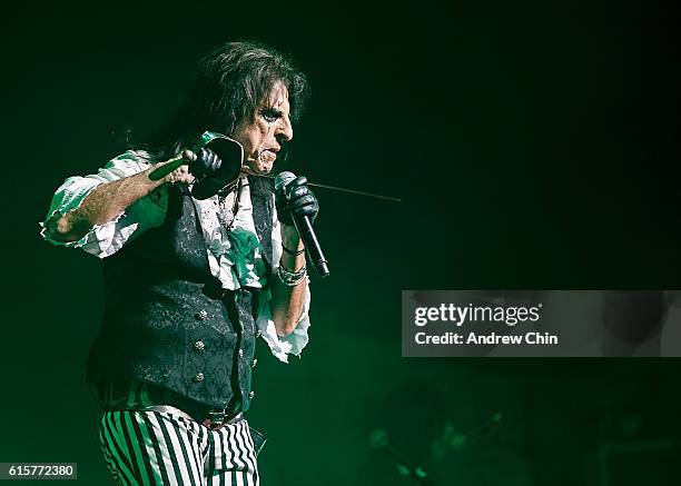 Singer-songwriter Alice Cooper performs onstage at Queen Elizabeth Theatre on October 19, 2016 in Vancouver, Canada.