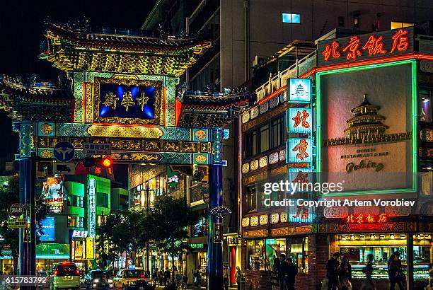 yokohama chinatown at night - yokohama imagens e fotografias de stock