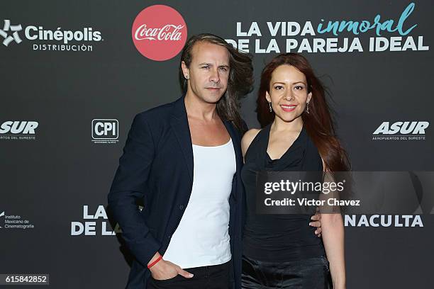 Carlos Gascon and Diana Salgado attend La Vida Inmoral De La Pareja Ideal Mexico City premiere at Teatro Metropolitan on October 19, 2016 in Mexico...