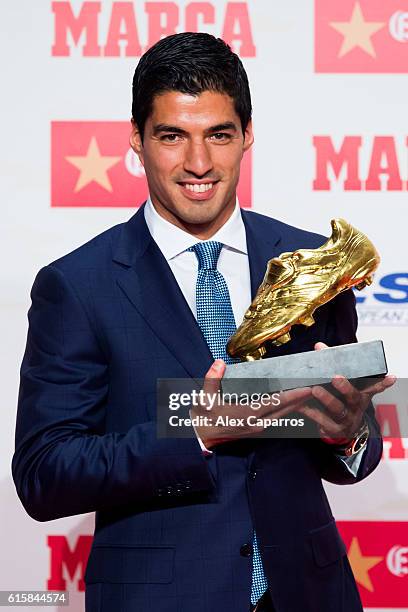 Luis Suarez of FC Barcelona poses with the Golden Boot Trophy as the best goal scorer in all European Leagues last season on October 20, 2016 in...