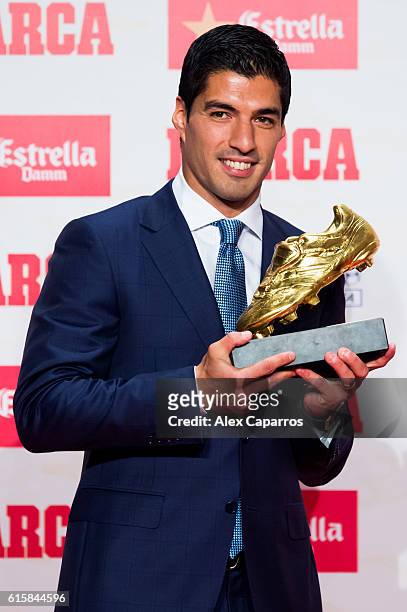 Luis Suarez of FC Barcelona poses with the Golden Boot Trophy as the best goal scorer in all European Leagues last season on October 20, 2016 in...