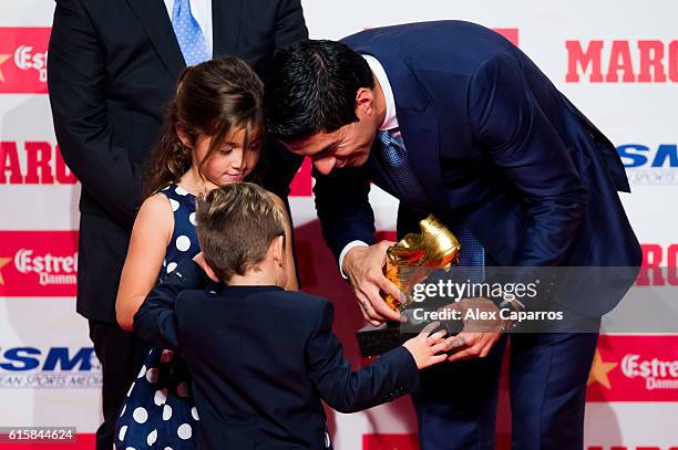 Luis Suarez of FC Barcelona receives from his daughter Delfina and his son Benjamin the Golden Boot Trophy as the best goal scorer in all European...
