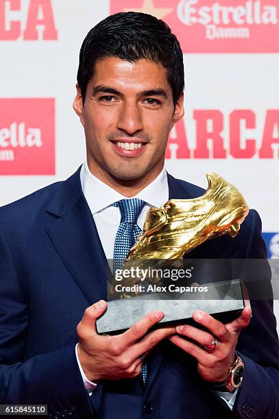 Luis Suarez of FC Barcelona poses with the Golden Boot Trophy as the best goal scorer in all European Leagues last season on October 20, 2016 in...