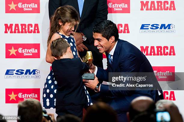 Luis Suarez of FC Barcelona receives from his daughter Delfina and his son Benjamin the Golden Boot Trophy as the best goal scorer in all European...