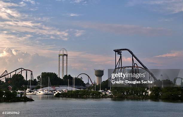 thrill rides and rollercoasters, cedar point amusement park, sandusky, ohio, usa - amusement park ohio stock pictures, royalty-free photos & images