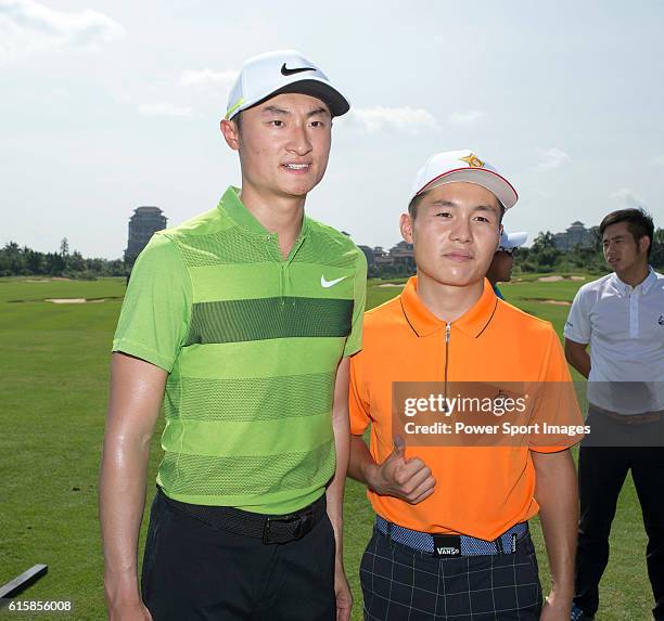 Li Haotong of China gives a clinic to golfers on the sidelines of World Celebrity Pro-Am 2016 Mission Hills China Golf Tournament on October 20, 2016...