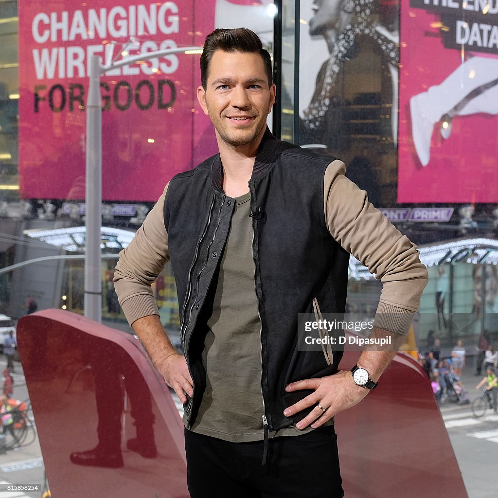 Andy Grammer Visits "Extra"