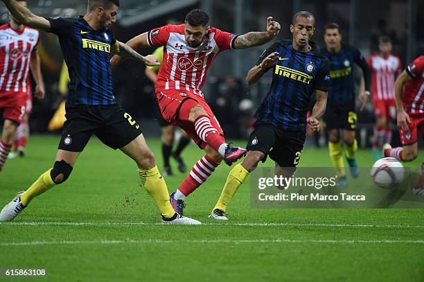 Charlie Austin Southampton FC competes for the ball with Miranda of FC Internazionale of during the UEFA Europa League match between FC...