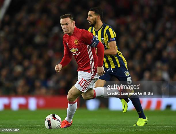 Wayne Rooney of Manchester United is pursued by Mehmet Topal of Fenerbahce during the UEFA Europa League Group A match between Manchester United FC...
