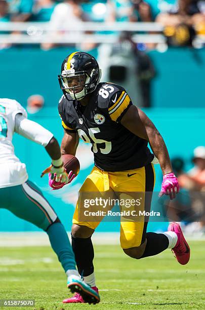 Tight end Xavier Grimble of the Pittsburgh Steelers carries the ball during a NFL game against the Miami Dolphins on October 16, 2016 at Hard Rock...