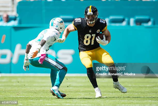 Tight end Jesse James of the Pittsburgh Steelers carries the ball during a NFL game against the Miami Dolphins on October 16, 2016 at Hard Rock...