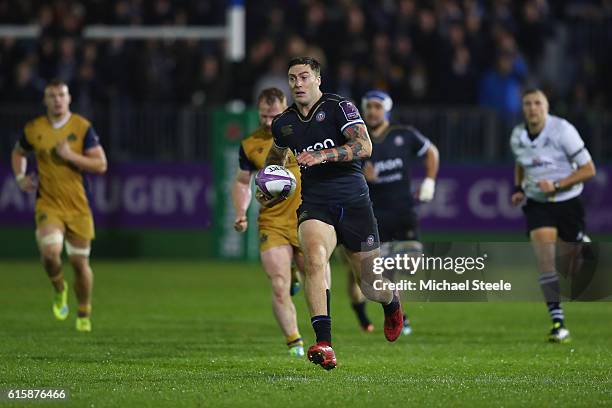 Matt Banahan of Bath runs clear to score a last minute try during the European Rugby Challenge Cup Pool Four match between Bath Rugby and Bristol...