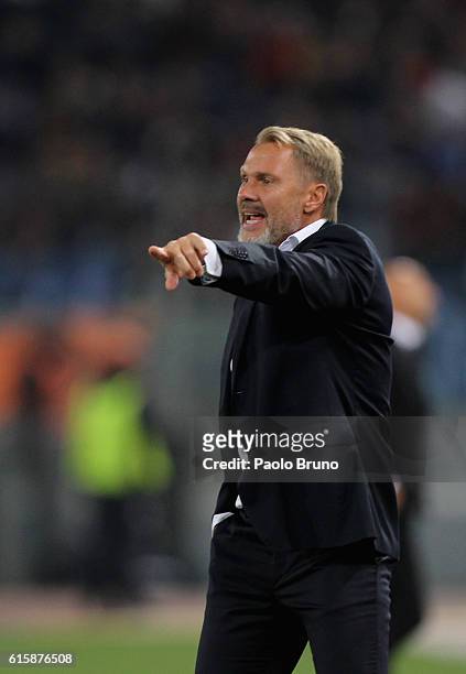 Austria Wien head coach Thorsten Fink gestures during the UEFA Europa League match between AS Roma and FK Austria Wien at Olimpico Stadium on October...