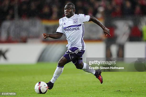 Frank Acheampong of Anderlecht controls the ball during the UEFA Europa League match between 1. FSV Mainz 05 and RSC Anderlecht at Opel Arena on...