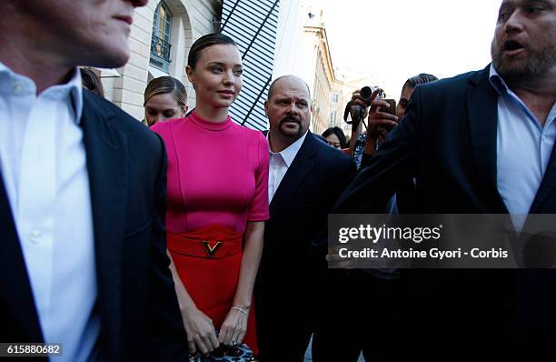 Miranda Kerr arrives at the Louis Vuitton show as part of the Paris Fashion Week Womenswear Spring/Summer 2017 on October 5, 2016 in Paris, France.