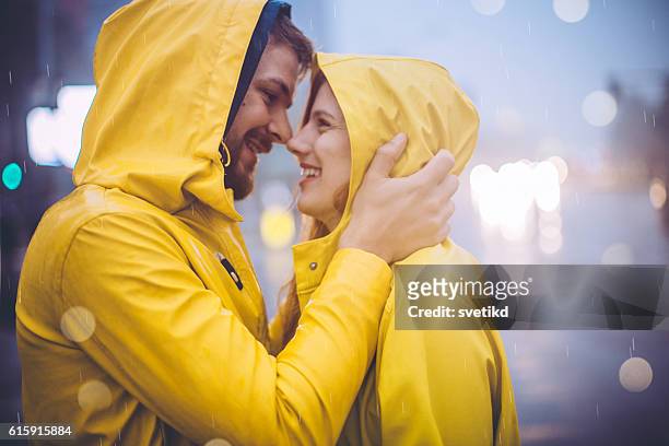 here comes the kiss - rain kiss stock pictures, royalty-free photos & images