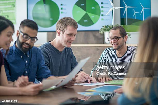 discutere di energia verde - incentivo foto e immagini stock