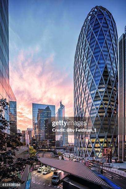 sunrise in the quartier de la défense - la defense bildbanksfoton och bilder