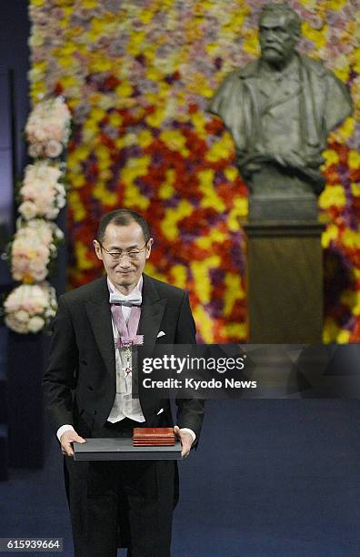 Sweden - Japanese stem cell researcher Shinya Yamanaka, a co-recipient of the 2012 Nobel Prize in medicine, is applauded after receiving his prize...