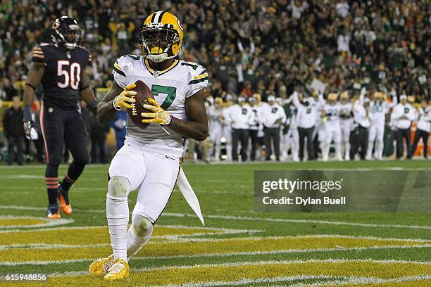 Wide receiver Davante Adams of the Green Bay Packers scores a fourth quarter touchdown past inside linebacker Jerrell Freeman of the Chicago Bears at...