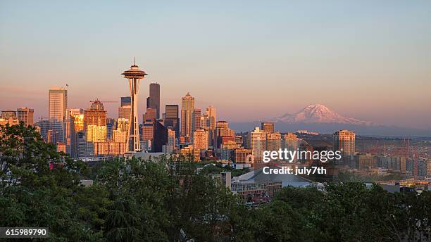 atardecer de seattle - washington fotografías e imágenes de stock