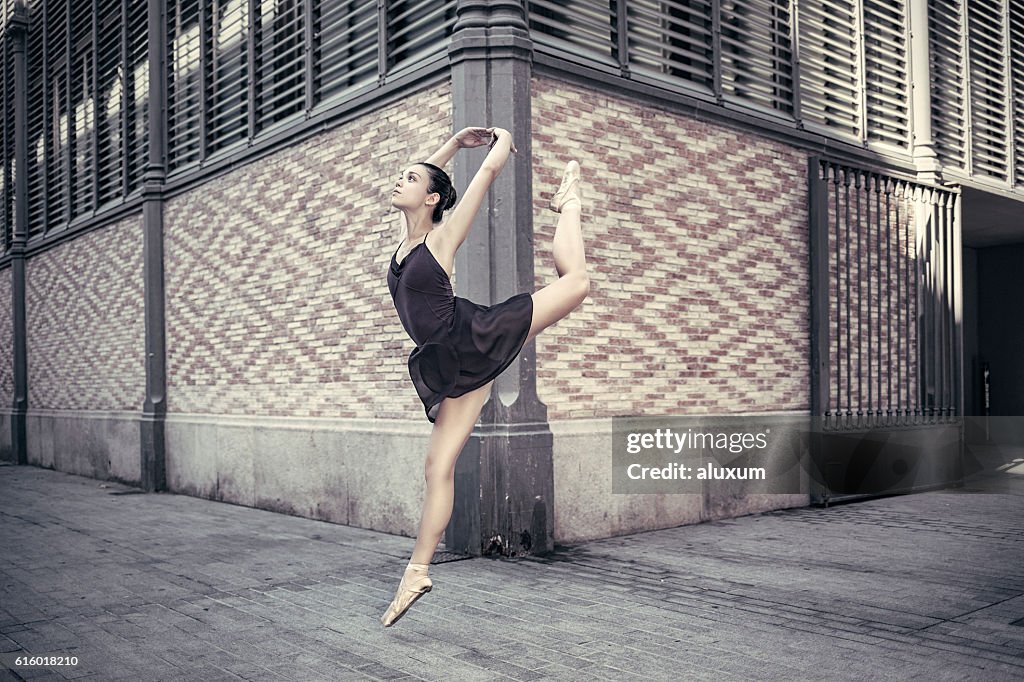 Ballet dancer performance in the city