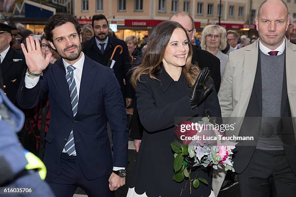 Prince Carl Philip and Princess Sofia arrive at the city Hall during Visit Varmlandon October 21, 2016 in Varmland, Sweden.