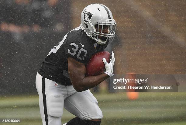 SaQwan Edwards of the Oakland Raiders returns a kickoff against the Kansas City Chiefs during their NFL football game at Oakland-Alameda County...