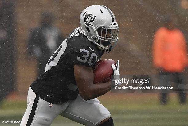 SaQwan Edwards of the Oakland Raiders returns a kickoff against the Kansas City Chiefs during their NFL football game at Oakland-Alameda County...