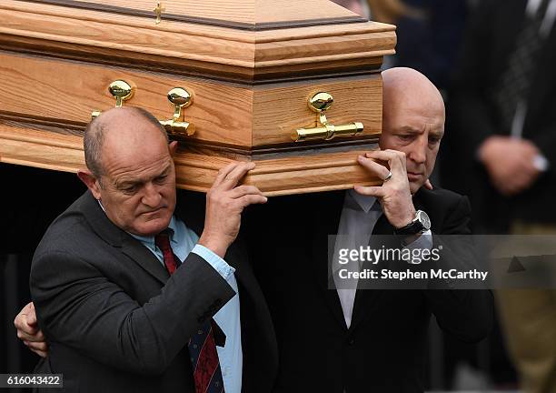 Clare , Ireland - 21 October 2016; Former Munster and Ireland players Peter Clohessy and Keith Wood carry the coffin of Munster Rugby head coach...