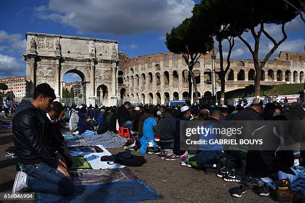 Muslim Rome 880 Mosque Of Rome Stock Photos, High-Res Pictures, and Images - Getty ...