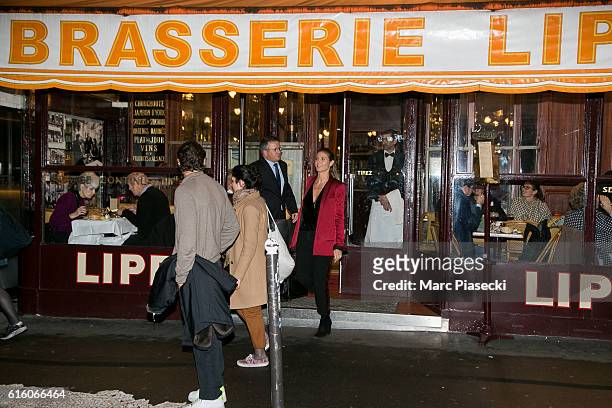 Model Heidi Klum and Vito Schnabel leave the 'Brasserie Lipp' restaurant on October 21, 2016 in Paris, France.