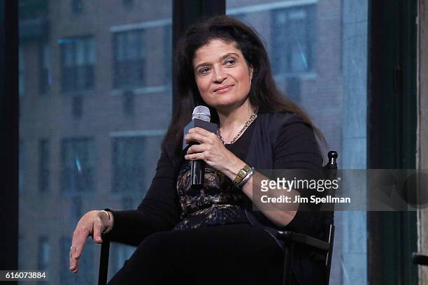 Chef Alex Guarnaschelli attends The Build Series Presents to discuss "Chopped" with Raven-Symone. At AOL HQ on October 21, 2016 in New York City.