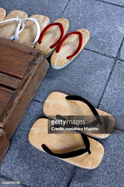 zori, traditional sandals - 下駄 ストックフォトと画像