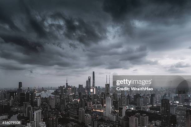 cloudy day - distrito de huangpu - fotografias e filmes do acervo