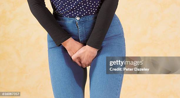 desperate woman wetting herself - people peeing 個照片及圖片檔