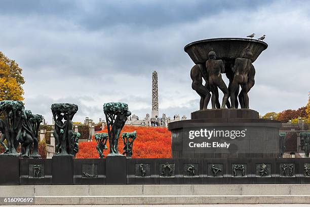 autumn colors in gustav vigeland park  with the monolith sculpture. - vigeland sculpture park stock pictures, royalty-free photos & images